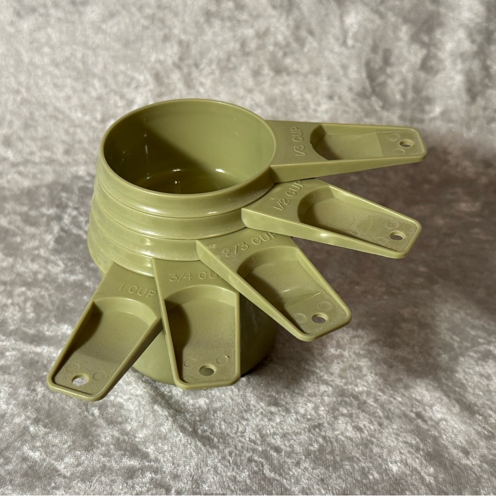 Tupperware VTG Avocado Green Measuring Cups Set